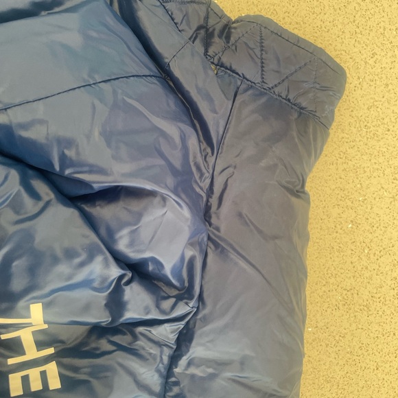 Women’s Puffer aritzia the super puff medium with down insulation - Picture 9 of 9